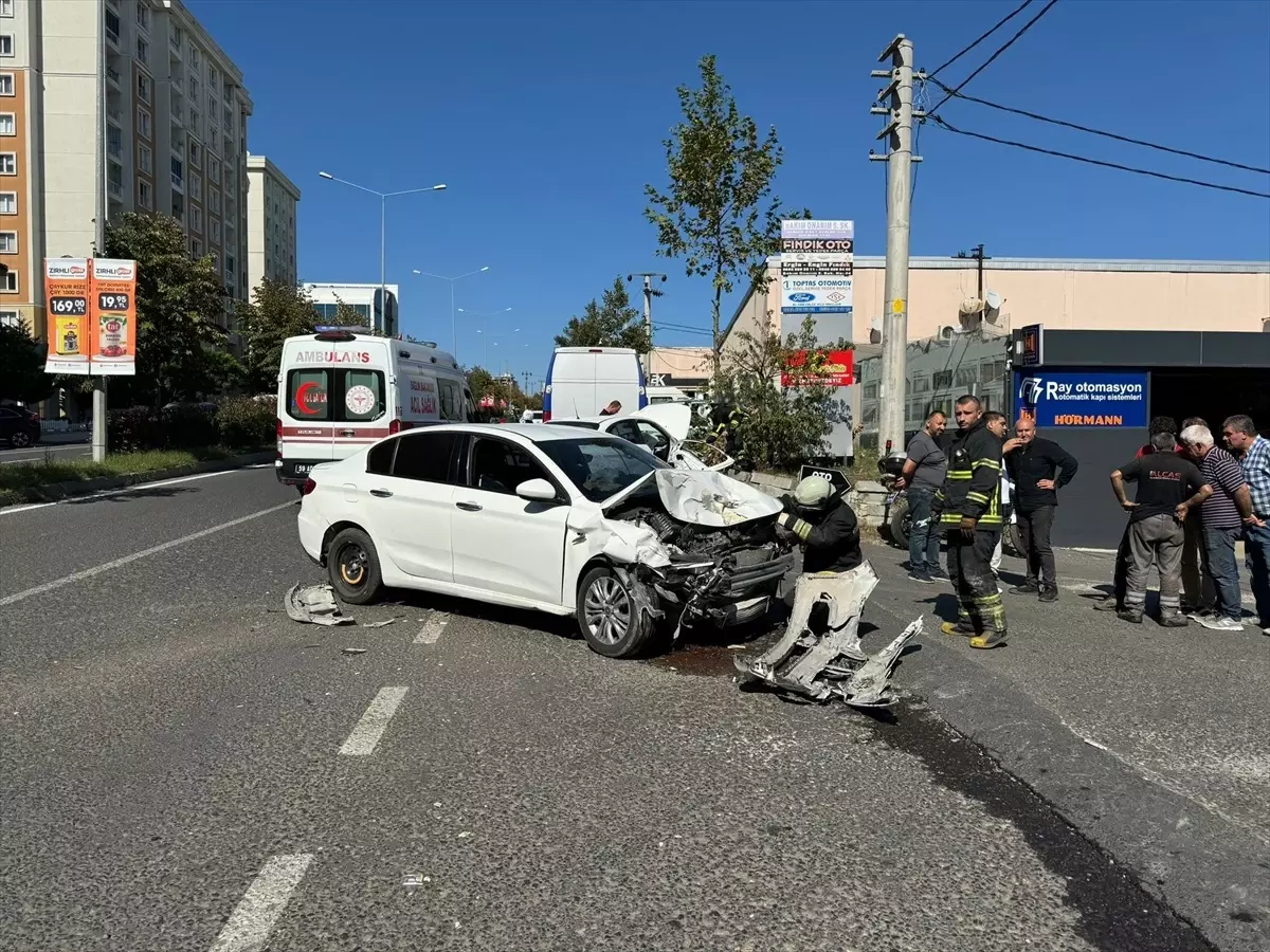 Çorlu’da Otomobil Kazası: 3 Yaralı