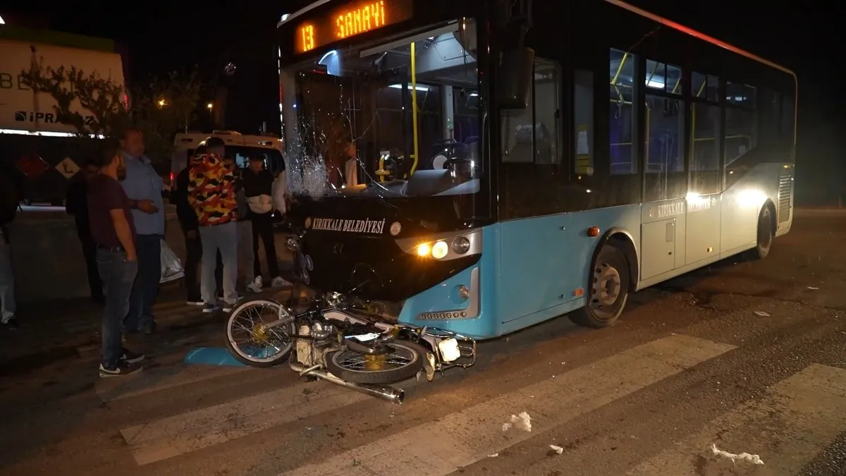 Halk otobüsü ile motosiklet çarpıştı: 14 yaşındaki genç hayatını kaybetti