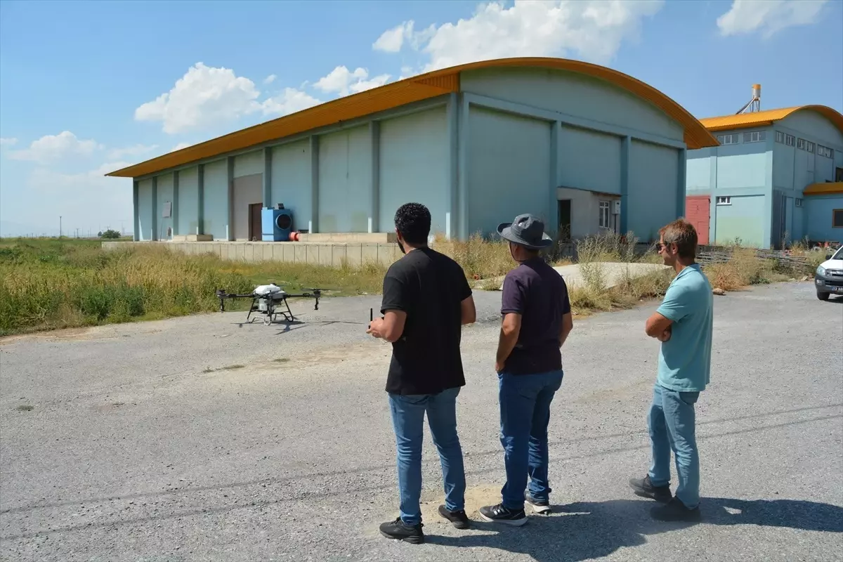 Tatvan’da tarımda dron uygulaması başlatıldı