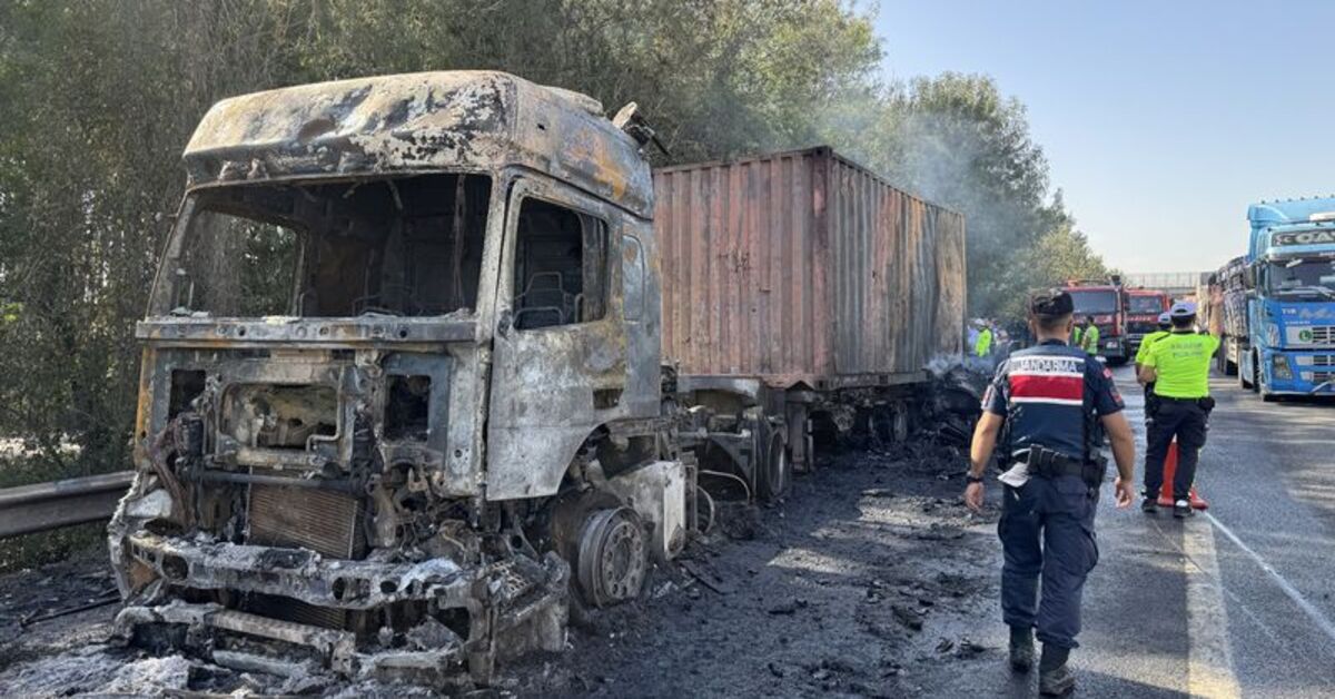 Anadolu Otoyolu’nda kaza yaparak yanan 2 TIR’ın sürücüleri yaralandı