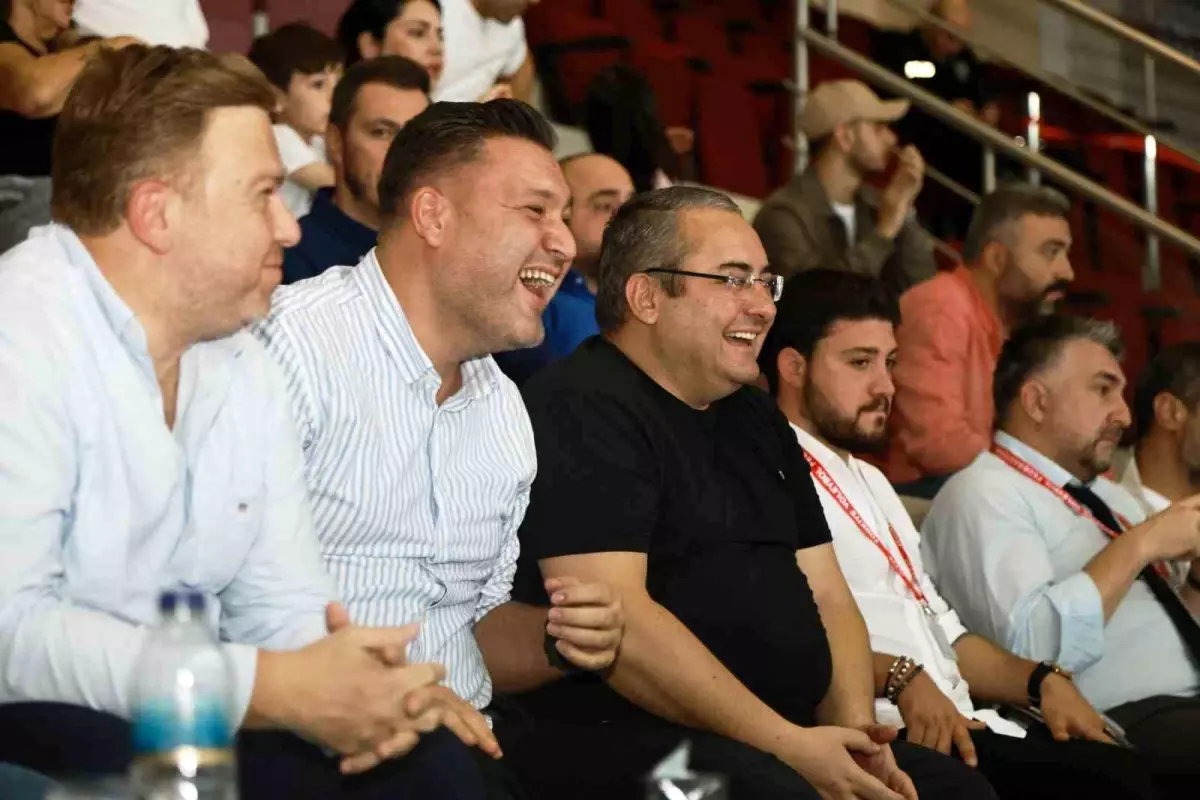 Keçiören Belediyesi Kadın Voleybol Takımı Sezona Galibiyetle Başladı