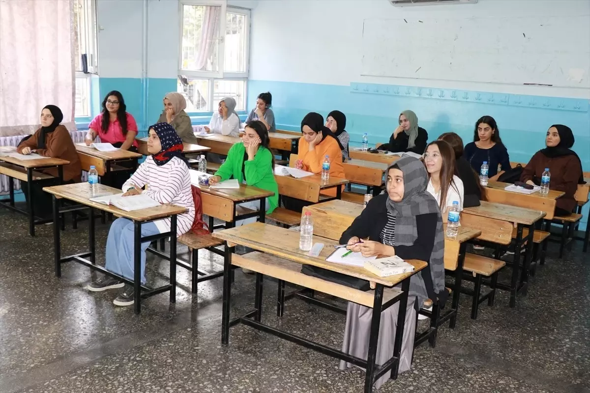 Üniversite Adaylarına Ücretsiz Kurs