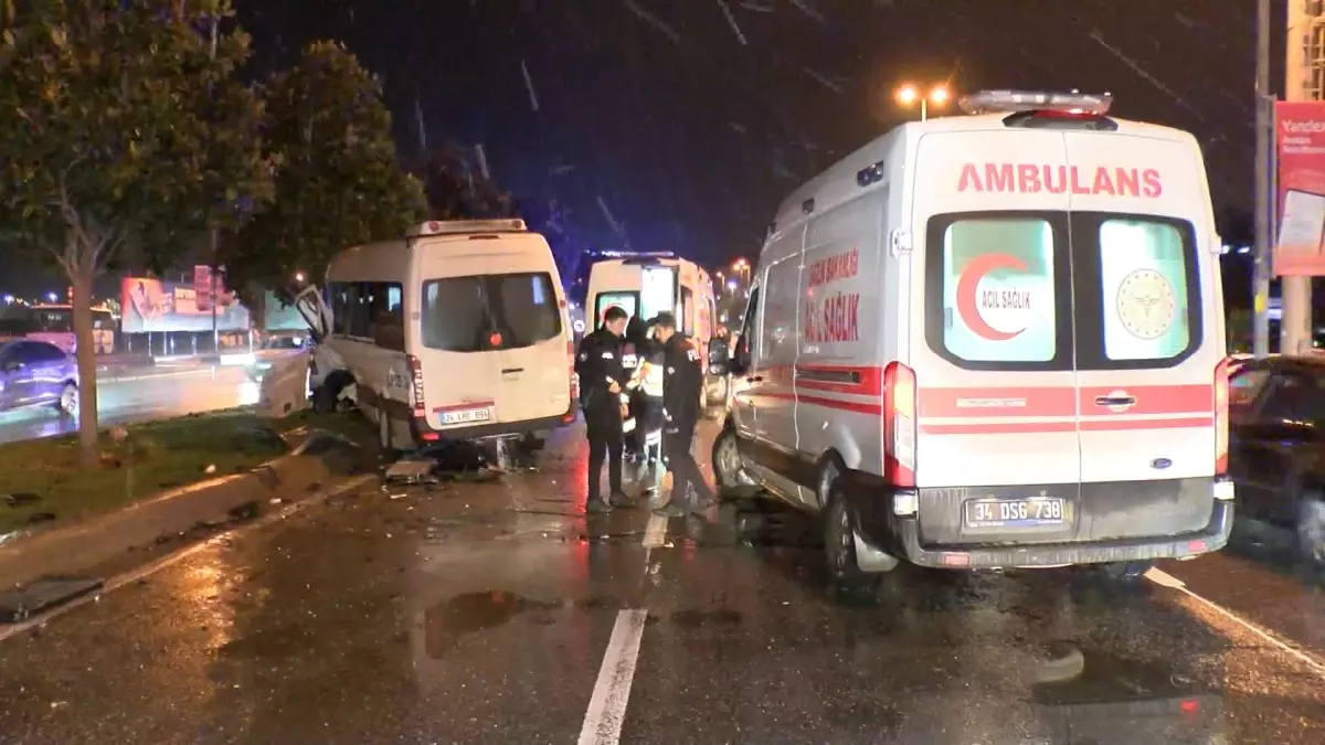 Kartal’da Minibüs ile Otomobil Çarpıştı: 7 Yaralı